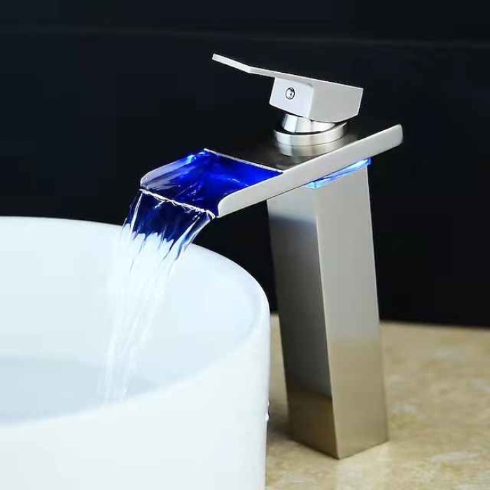 Bathroom Sink Faucet - Waterfall Chrome Centerset Single Handle One HoleBath Taps / Brass