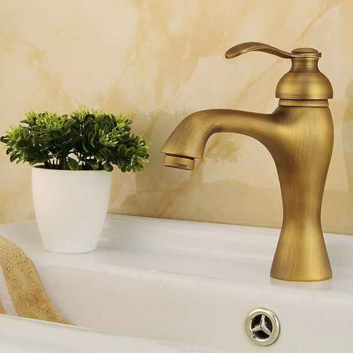 Bathroom Sink Faucet - Classic Antique Brass Centerset Single Handle One HoleBath Taps