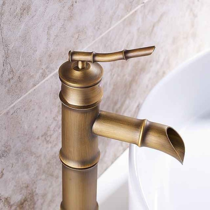 Bathroom Sink Faucet - Classic Antique Brass Centerset Single Handle One HoleBath Taps