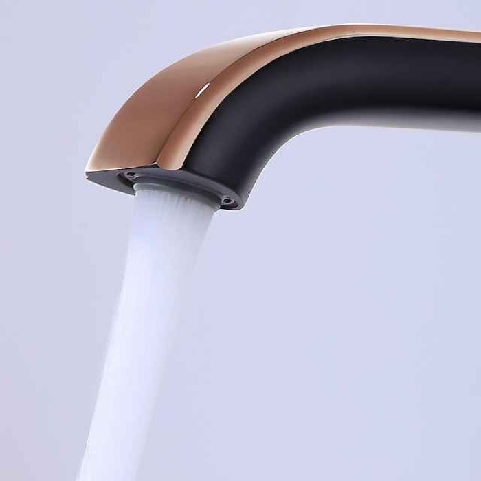 Bathroom Sink Faucet - Widespread Chrome / Oil-rubbed Bronze / Gold Widespread Two Handles Three HolesBath Taps / Vintage / Rose Gold / Black / Painted Finishes / Multi-Ply