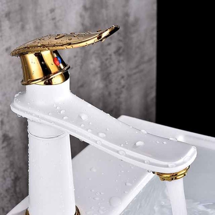 Bathroom Sink Faucet - Classic Electroplated Centerset Single Handle One HoleBath Taps