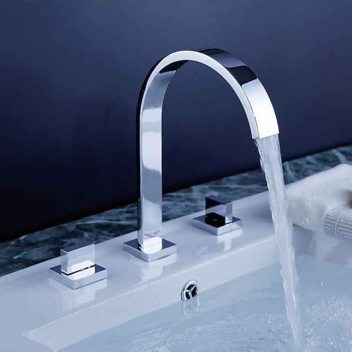 Bathroom Sink Faucet - Rotatable / Widespread / Waterfall Chrome Deck Mounted Two Handles Three HolesBath Taps