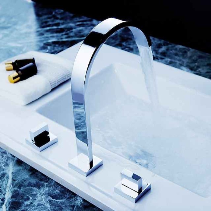 Bathroom Sink Faucet - Rotatable / Widespread / Waterfall Chrome Deck Mounted Two Handles Three HolesBath Taps