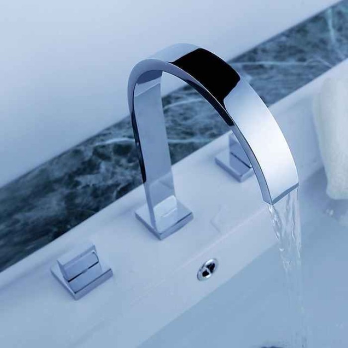 Bathroom Sink Faucet - Rotatable / Widespread / Waterfall Chrome Deck Mounted Two Handles Three HolesBath Taps