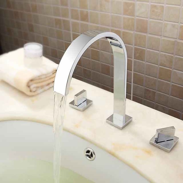 Bathroom Sink Faucet - Rotatable / Widespread / Waterfall Chrome Deck Mounted Two Handles Three HolesBath Taps