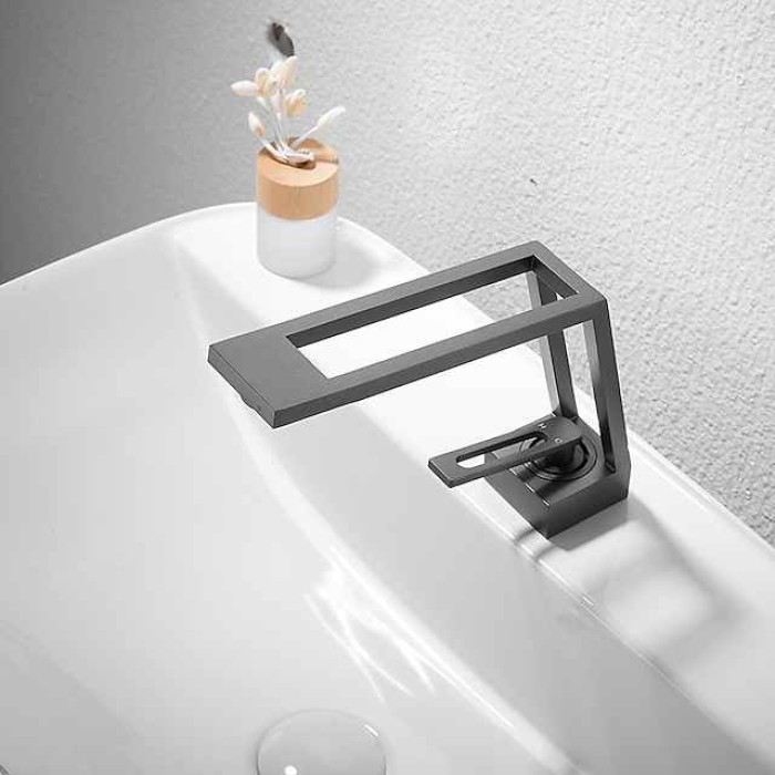 Bathroom Sink Faucet - Classic Electroplated / Painted Finishes Centerset Single Handle One HoleBath Taps