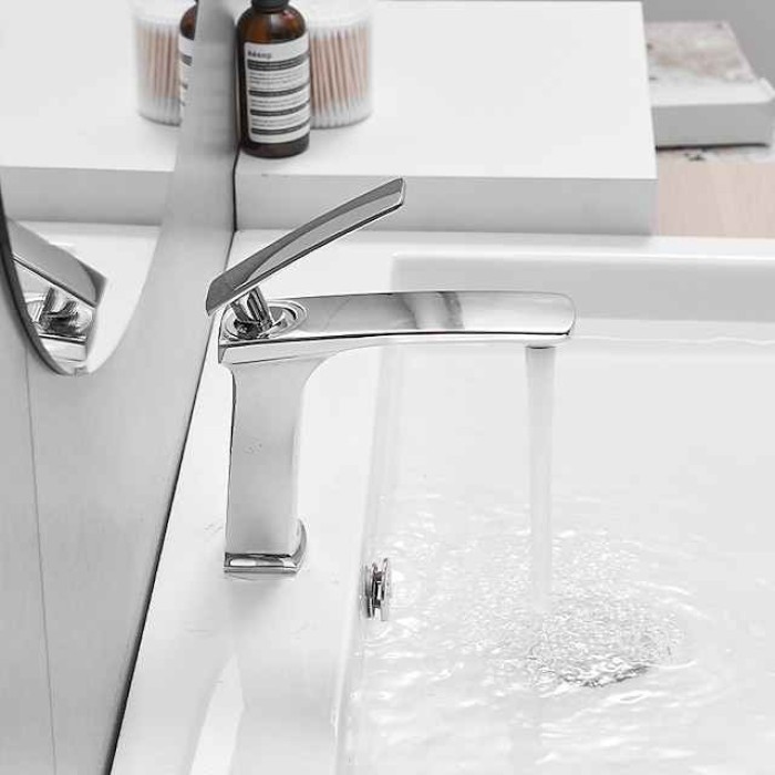 Bathroom Sink Faucet - Classic / Waterfall Nickel Brushed / Electroplated / Painted Finishes Centerset Single Handle One HoleBath Taps