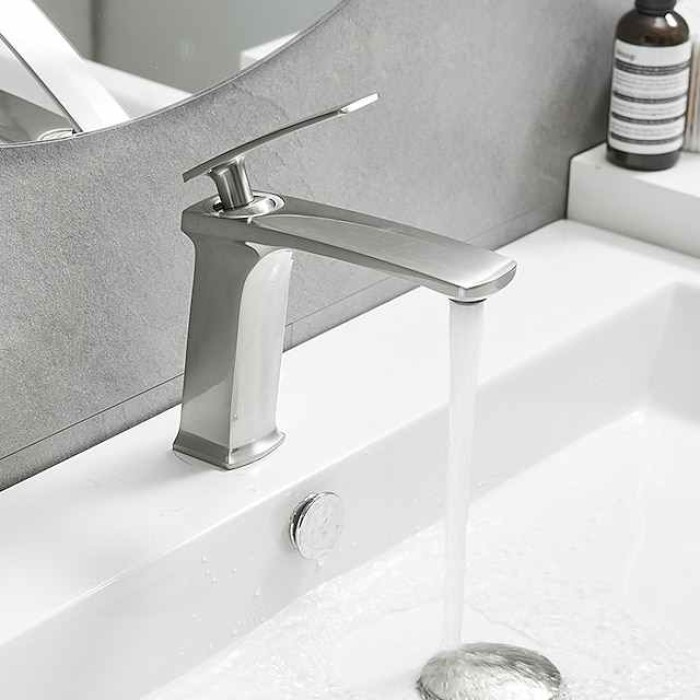 Bathroom Sink Faucet - Classic / Waterfall Nickel Brushed / Electroplated / Painted Finishes Centerset Single Handle One HoleBath Taps