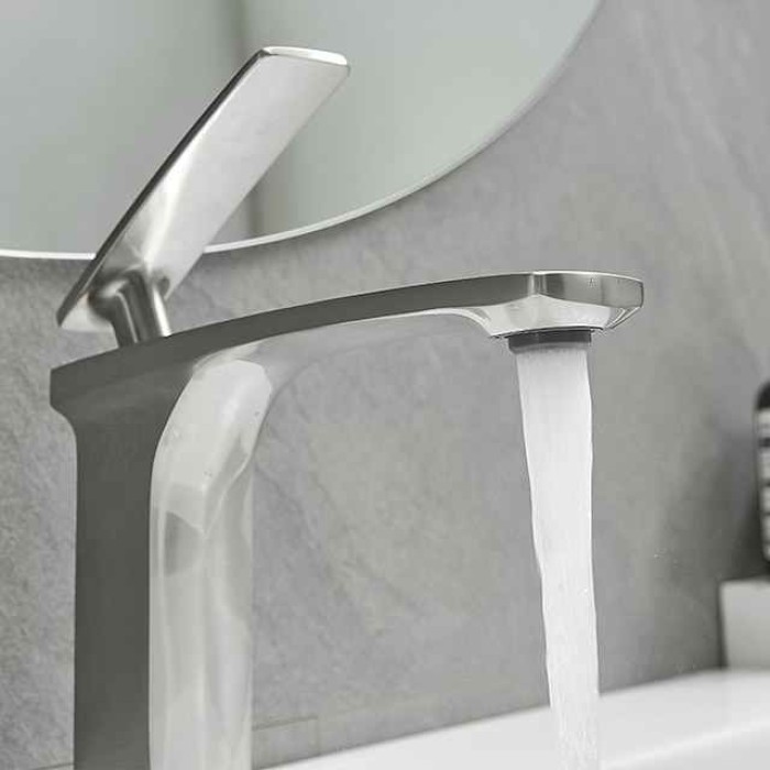 Bathroom Sink Faucet - Classic / Waterfall Nickel Brushed / Electroplated / Painted Finishes Centerset Single Handle One HoleBath Taps