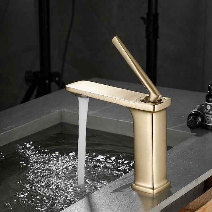 Bathroom Faucet Brass Sink Mixer Basin Taps Deck Mounted, Single Handle Monobloc Washroom Vessel Tap with Cold and Hot Hose