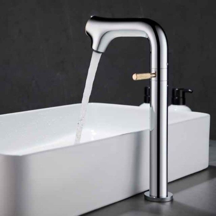 Bathroom Sink Faucet - Rotatable / LED / Classic Chrome / Nickel Brushed / Electroplated Centerset Single Handle One HoleBath Taps